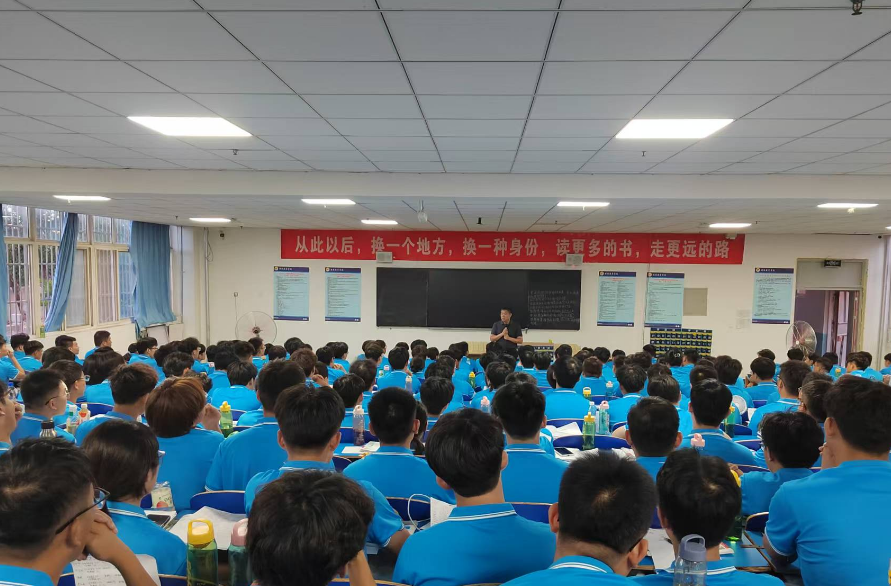 710公海赌赌船官网名誉董事长走进海星训练营助力新员工成长